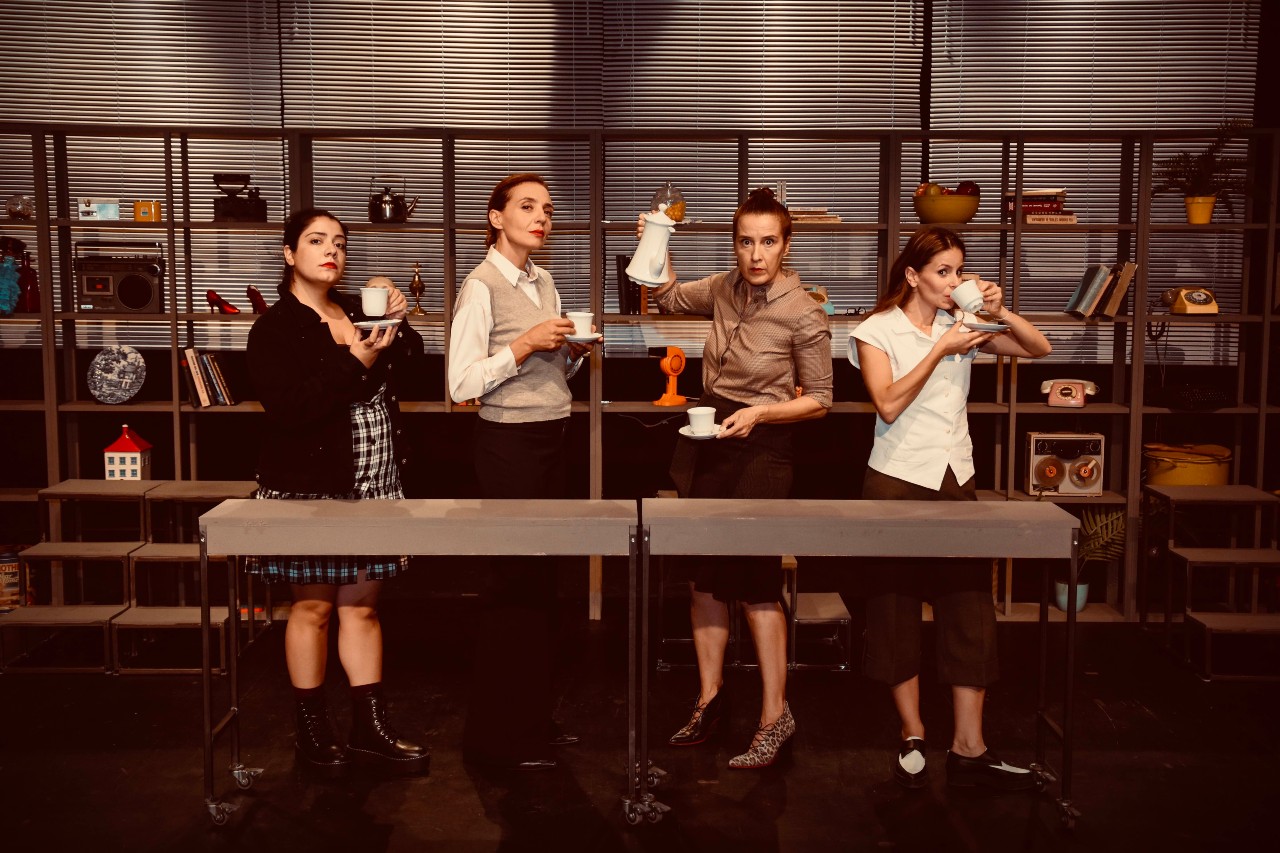 ena diko ths dwmatio