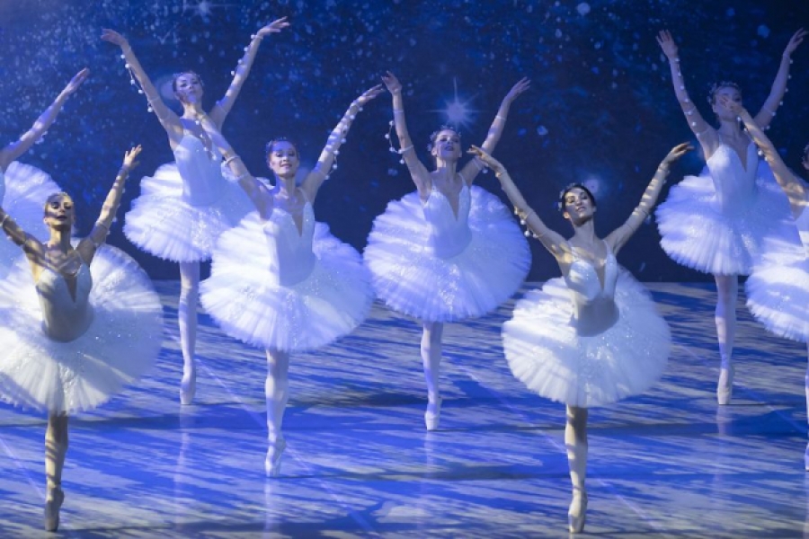 "&Kappa;&Alpha;&Rho;&Upsilon;&Omicron;&Theta;&Rho;&Alpha;&Upsilon;&Sigma;&Tau;&Eta;&Sigma;" &Alpha;&Pi;Ό &Tau;&Omicron; KIEV CITY BALLET &Sigma;&Tau;&Iota;&Sigma; 25 &amp; 26 &Delta;&Epsilon;&Kappa;&Epsilon;&Mu;&Beta;&Rho;&Iota;&Omicron;&Upsilon; &Sigma;&Tau;&Omicron; CHRISTMAS THEATER