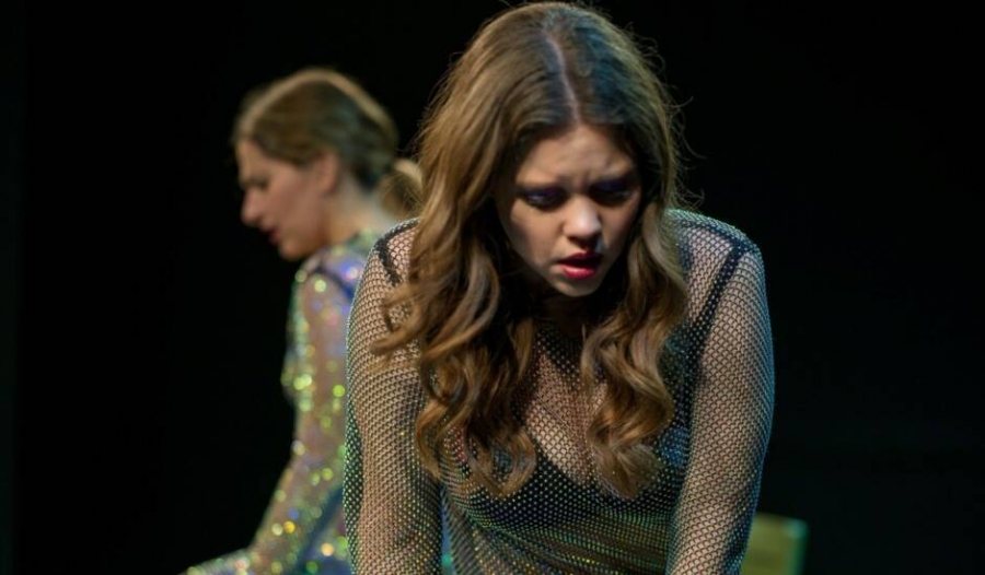 &Epsilon;ί&delta;&alpha;&mu;&epsilon; &tau;&eta;&nu; &pi;&alpha;&rho;ά&sigma;&tau;&alpha;&sigma;&eta; &Delta;ά&phi;&nu;&eta; &sigma;&tau;&omicron; &theta;έ&alpha;&tau;&rho;&omicron; &Epsilon;&Lambda;&Epsilon;&Rho;