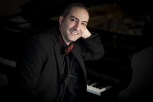 &Sigma;&upsilon;&nu;έ&nu;&tau;&epsilon;&upsilon;&xi;&eta; &tau;&omicron;&upsilon;  Ά&rho;&eta; &Gamma;&rho;&alpha;&iota;&kappa;&omicron;ύ&sigma;&eta; &mu;&epsilon; &alpha;&phi;&omicron;&rho;&mu;ή &tau;&omicron; &nu;έ&omicron; &rho;&epsilon;&sigma;&iota;&tau;ά&lambda; &tau;&omicron;&upsilon; &pi;&omicron;&upsilon; &epsilon;ί&nu;&alpha;&iota;  &alpha;&phi;&iota;&epsilon;&rho;&omega;&mu;έ&nu;&omicron; &sigma;&epsilon; &tau;&rho;&epsilon;&iota;&sigmaf; &sigma;&pi;&omicron;&upsilon;&delta;&alpha;ί&omicron;&upsilon;&sigmaf; &sigma;&upsilon;&nu;&theta;έ&tau;&epsilon;&sigmaf; &tau;&eta;&sigmaf; &epsilon;&pi;&omicron;&chi;ή&sigmaf; &tau;&omicron;&upsilon; &Gamma;&epsilon;&rho;&mu;&alpha;&nu;&iota;&kappa;&omicron;ύ &rho;&omicron;&mu;&alpha;&nu;&tau;&iota;&sigma;&mu;&omicron;ύ &kappa;&alpha;&iota;  &theta;&alpha; &pi;&alpha;&rho;&omicron;&upsilon;&sigma;&iota;&alpha;&sigma;&tau;&epsilon;ί &tau;&eta;&nu; &Pi;έ&mu;&pi;&tau;&eta; 30 &Mu;&alpha;&rho;&tau;ί&omicron;&upsilon; &sigma;&tau;&omicron; Ί&delta;&rho;&upsilon;&mu;&alpha; &Epsilon;&iota;&kappa;&alpha;&sigma;&tau;&iota;&kappa;ώ&nu; &Tau;&epsilon;&chi;&nu;ώ&nu; &amp; &Mu;&omicron;&upsilon;&sigma;&iota;&kappa;ή&sigmaf; &Beta; &amp; &Mu; &Theta;&epsilon;&omicron;&chi;&alpha;&rho;ά&kappa;&eta;.