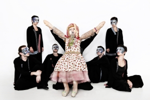 &Sigma;&upsilon;&nu;έ&nu;&tau;&epsilon;&upsilon;&xi;&eta;  &tau;&eta;&sigmaf; &theta;&epsilon;&alpha;&tau;&rho;&iota;&kappa;ή&sigmaf; &omicron;&mu;ά&delta;&alpha;&sigmaf; ''&Alpha;&Nu;&Delta;&Rho;&Omicron;&Mu;&Epsilon;&Delta;&Alpha;''  &sigma;&tau;&omicron; &theta;&epsilon;&alpha;&tau;&rho;&omicron;.gr , &mu;&epsilon; &alpha;&phi;&omicron;&rho;&mu;ή &tau;&eta;&nu; &pi;&alpha;&rho;ά&sigma;&tau;&alpha;&sigma;&eta; "&Kappa;&alpha;&tau;&alpha;&nu;ό&eta;&sigma;&epsilon; &mu;&epsilon; ή &sigma;&epsilon; &kappa;&alpha;&tau;&alpha;&beta;&rho;&omicron;&chi;&theta;ί&zeta;&omega; " &sigma;&tau;&omicron; &Theta;έ&alpha;&tau;&rho;&omicron;  ''Vault''.