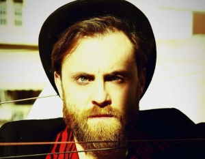 &Epsilon;ί&delta;&alpha;&mu;&epsilon; &tau;&eta;&nu; &pi;&alpha;&rho;ά&sigma;&tau;&alpha;&sigma;&eta; Tabula rasa &sigma;&tau;&omicron; &theta;έ&alpha;&tau;&rho;&omicron; &Mu;&iota;&kappa;&rho;ό&sigmaf; &Kappa;&epsilon;&rho;&alpha;&mu;&epsilon;&iota;&kappa;ό&sigmaf;