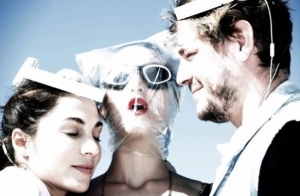 &Epsilon;ί&delta;&alpha;&mu;&epsilon; &tau;&omicron; &ldquo;&Nu;&alpha; &beta;&gamma;&omega; &lambda;&iota;&gamma;ά&kappa;&iota; &sigma;&tau;&omicron;&nu; &alpha;έ&rho;&alpha;&rdquo; &sigma;&tau;&eta;&nu; &Epsilon;&phi;&eta;&beta;&iota;&kappa;ή &Sigma;&kappa;&eta;&nu;ή &tau;&omicron;&upsilon; &Theta;&epsilon;ά&tau;&rho;&omicron;&upsilon; &Tau;έ&chi;&nu;&eta;&sigmaf;