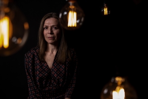 &laquo;&Eta; &mu;ά&nu;&alpha; &alpha;&upsilon;&tau;&omicron;&upsilon;&nu;&omicron;ύ...  Έ&lambda;&lambda;&eta; &Zeta;ά&chi;&omicron;&upsilon; &Tau;&alpha;&chi;&tau;&sigma;ή&raquo;  &gamma;&iota;&alpha; 4&eta; &chi;&rho;&omicron;&nu;&iota;ά  &sigma;&tau;&omicron;  &theta;έ&alpha;&tau;&rho;&omicron;  &Epsilon;&nu; &Alpha;&theta;ή&nu;&alpha;&iota;&sigmaf;