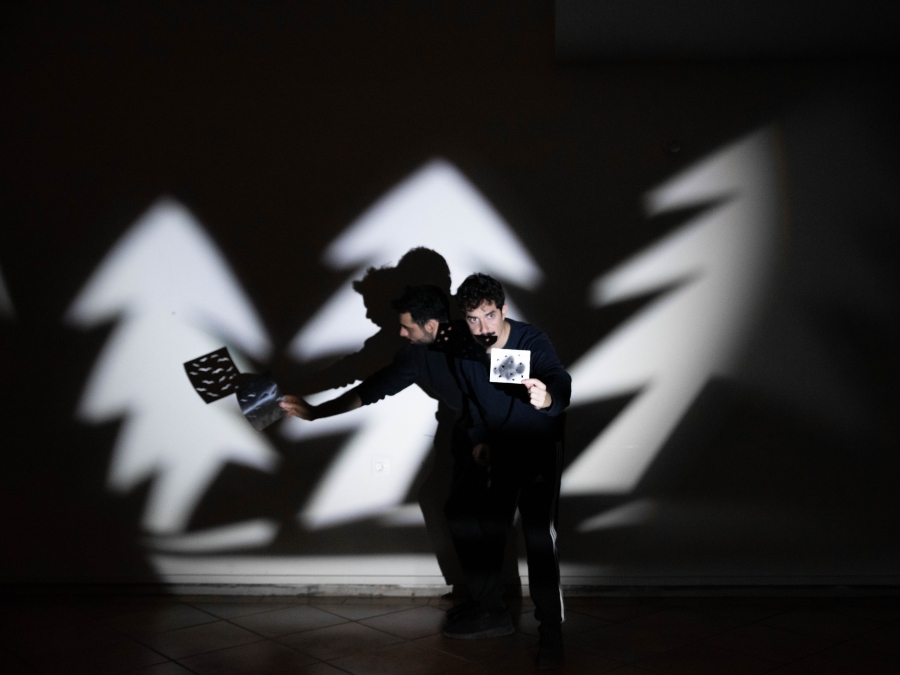 H &Nu;ύ&chi;&tau;&alpha; &lambda;ί&gamma;&omicron; &pi;&rho;&iota;&nu; &tau;&alpha; &delta;ά&sigma;&eta; Bernard-Marie Kolt&egrave;s