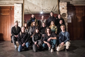 &Sigma;&Upsilon;&Mu;&Pi;&Omicron;&Sigma;&Iota;&Omicron; &tau;&omicron;&upsilon; &Pi;&Lambda;&Alpha;&Tau;&Omega;&Nu;&Alpha; &sigma;&epsilon; &sigma;&kappa;&eta;&nu;&omicron;&theta;&epsilon;&sigma;ί&alpha; Ά&nu;&nu;&alpha;&sigmaf; &Kappa;&omicron;&kappa;&kappa;ί&nu;&omicron;&upsilon; | &alpha;&pi;ό 22 &Mu;&alpha;&rho;&tau;ί&omicron;&upsilon; &sigma;&tau;&omicron; &Theta;έ&alpha;&tau;&rho;&omicron; &Sigma;&phi;&epsilon;&nu;&delta;ό&nu;&eta;