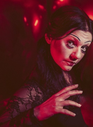 &Sigma;&upsilon;&nu;έ&nu;&tau;&epsilon;&upsilon;&xi;&eta; &tau;&eta;&sigmaf; &eta;&theta;&omicron;&pi;&omicron;&iota;&omicron;ύ &Tau;&zeta;&omicron;ύ&lambda;&eta;&sigmaf; &Tau;&sigma;ό&lambda;&kappa;&alpha; &mu;&epsilon; &alpha;&phi;&omicron;&rho;&mu;ή &tau;&eta;&nu; &pi;&alpha;&rho;ά&sigma;&tau;&alpha;&sigma;&eta; &laquo;EVELYN EVELYN&raquo;