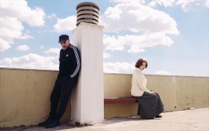 &Epsilon;ί&delta;&alpha;&mu;&epsilon; &tau;&eta; &Gamma;&upsilon;&nu;&alpha;ί&kappa;&alpha; &kappa;&alpha;&iota; &tau;&omicron;&nu; &Alpha;&kappa;&rho;&omicron;&beta;ά&tau;&eta; &sigma;&tau;&omicron; &theta;έ&alpha;&tau;&rho;&omicron; Bijoux de kant HOOD art space