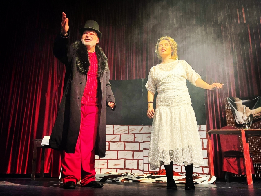 &Tau;&omicron; &pi;&nu;&epsilon;ύ&mu;&alpha; &tau;&omega;&nu; &Chi;&rho;&iota;&sigma;&tau;&omicron;&upsilon;&gamma;έ&nu;&nu;&omega;&nu; &sigma;&tau;&omicron; &theta;έ&alpha;&tau;&rho;&omicron; &Alpha;&upsilon;&lambda;&alpha;ί&alpha;.