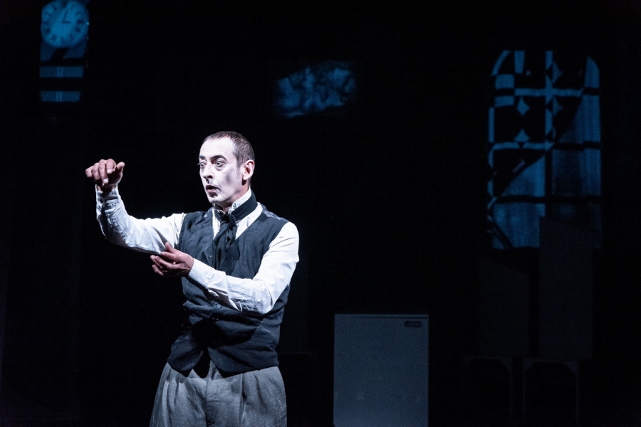 &laquo;NOMSFERATU&raquo;: &Eta; &pi;&alpha;&rho;ά&sigma;&tau;&alpha;&sigma;&eta; &tau;&omicron;&upsilon; Johnny O &epsilon;&pi;&iota;&sigma;&tau;&rho;έ&phi;&epsilon;&iota; &alpha;&nu;&alpha;&nu;&epsilon;&omega;&mu;έ&nu;&eta; &sigma;&tau;&omicron; &Theta;έ&alpha;&tau;&rho;&omicron; 104