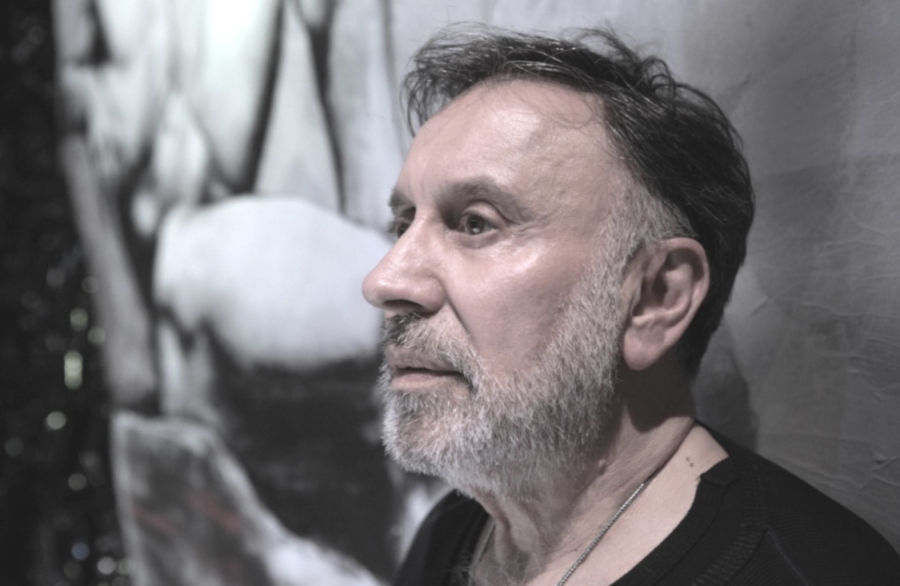 &Sigma;&upsilon;&nu;έ&nu;&tau;&epsilon;&upsilon;&xi;&eta; &mu;&epsilon; &tau;&omicron;&nu; &Kappa;&omicron;&rho;&alpha;ή &Delta;&alpha;&mu;ά&tau;&eta; &sigma;&chi;&epsilon;&tau;&iota;&kappa;ά &mu;&epsilon; &tau;&eta; &theta;&epsilon;&alpha;&tau;&rho;&iota;&kappa;ή &pi;&alpha;&rho;ά&sigma;&tau;&alpha;&sigma;&eta; &laquo;&Sigma;&kappa;ό&tau;&omega;&sigma;&alpha; &tau;&omicron;&nu; &nu;&tau;&alpha;ή &tau;&omicron;&upsilon; &alpha;&pi;&alpha;&rho;&tau;&chi;ά&iota;&nu;&tau;&raquo; &gamma;&iota;&alpha; &tau;&omicron;&nu; &Delta;&eta;&mu;ή&tau;&rho;&eta; &Tau;&sigma;&alpha;&phi;έ&nu;&tau;&alpha;