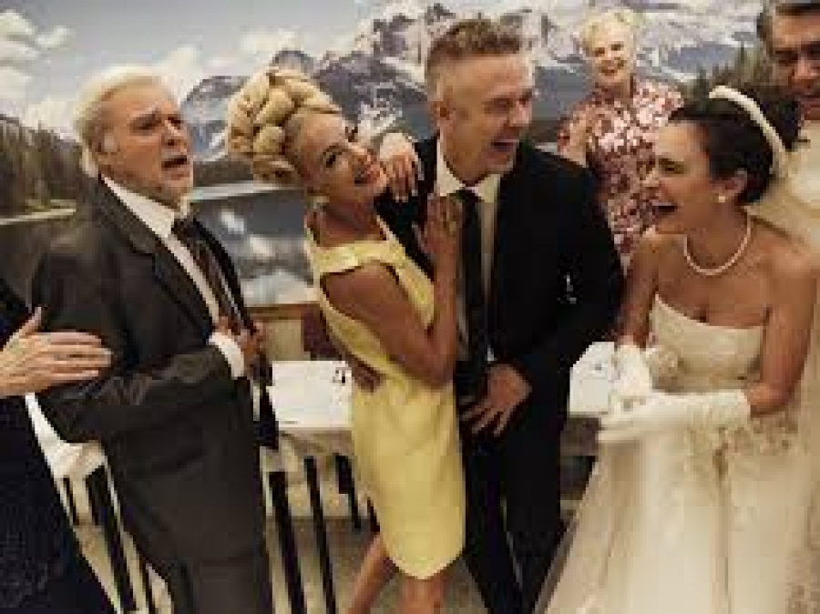 &Epsilon;ί&delta;&alpha;&mu;&epsilon; &tau;&eta;&nu; &pi;&alpha;&rho;ά&sigma;&tau;&alpha;&sigma;&eta; &laquo;&Tau;&zeta;έ&nu;&eta;, &Tau;&zeta;έ&nu;&eta;&raquo; &sigma;&tau;&omicron; &Delta;&eta;&mu;&omicron;&tau;&iota;&kappa;ό &theta;έ&alpha;&tau;&rho;&omicron; &Pi;&epsilon;&iota;&rho;&alpha;&iota;ά