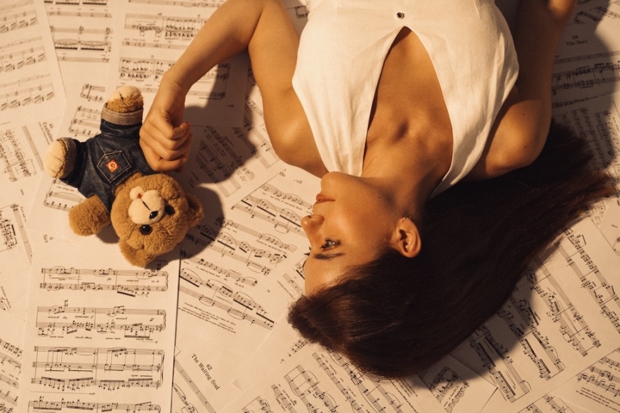 " &Epsilon;ί&sigma;&alpha;&iota; &Mu;&omicron;&upsilon;&sigma;&iota;&kappa;ή " &omicron; &theta;&epsilon;&alpha;&tau;&rho;&iota;&kappa;ό&sigmaf; &mu;&omicron;&nu;ό&lambda;&omicron;&gamma;&omicron;&sigmaf; &tau;&omicron;&upsilon; &Delta;&eta;&mu;ή&tau;&rho;&eta; &Kappa;&alpha;&rho;ά &sigma;&epsilon; &sigma;&kappa;&eta;&nu;&omicron;&theta;&epsilon;&sigma;ί&alpha; &Sigma;&omicron;&phi;ί&alpha;&sigmaf; &Phi;&upsilon;&tau;&iota;ά&nu;&omicron;&upsilon; &mu;&epsilon; &tau;&eta;&nu; &Alpha;&nu;&alpha;&sigma;&tau;&alpha;&sigma;ί&alpha; &Rho;&alpha;&phi;&alpha;έ&lambda;&alpha; &Kappa;&omicron;&nu;ί&delta;&eta; έ&rho;&chi;&epsilon;&tau;&alpha;&iota; &sigma;&tau;&omicron; &Theta;έ&alpha;&tau;&rho;&omicron; Nous Creative Space &alpha;&pi;ό &tau;&iota;&sigmaf; 18 &Nu;&omicron;&epsilon;&mu;&beta;&rho;ί&omicron;&upsilon;.