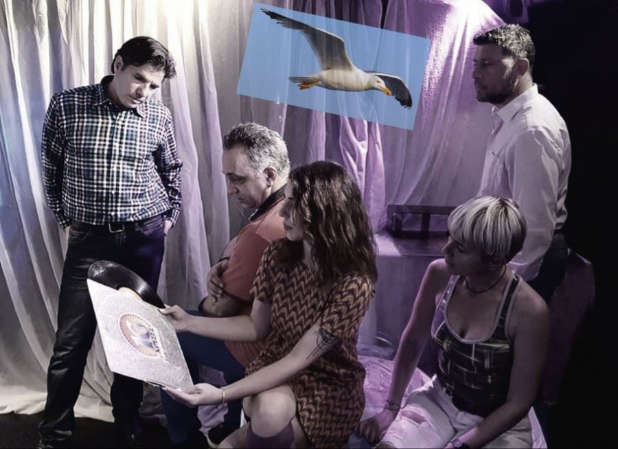 &Epsilon;ί&delta;&alpha;&mu;&epsilon; &tau;&eta;&nu; &pi;&alpha;&rho;ά&sigma;&tau;&alpha;&sigma;&eta; "&Omicron; &Gamma;&lambda;ά&rho;&omicron;&sigmaf; &pi;έ&tau;&alpha;&xi;&epsilon; &mu;&epsilon; &tau;&omicron; &lambda;&epsilon;&omega;&phi;&omicron;&rho;&epsilon;ί&omicron;" &sigma;&tau;&omicron; Studio &Kappa;&upsilon;&psi;έ&lambda;&eta;&sigmaf;