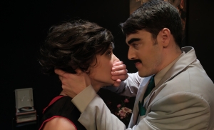 To &laquo;&Mu;&alpha;&chi;&alpha;ί&rho;&iota; &sigma;&tau;&omicron; &kappa;ό&kappa;&alpha;&lambda;&omicron;&raquo; &epsilon;&pi;&iota;&sigma;&tau;&rho;έ&phi;&epsilon;&iota; &sigma;&tau;&omicron; &Theta;έ&alpha;&tau;&rho;&omicron; 104