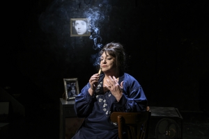 &laquo;&Tau;&Omicron; &Tau;&Rho;&Alpha;&Gamma;&Omicron;&Upsilon;&Delta;&Iota; &Tau;&Eta;&Sigma; &Phi;&Lambda;&Epsilon;&Rho;&Upsilon;&Sigma;&raquo; &sigma;&epsilon; &sigma;&kappa;&eta;&nu;&omicron;&theta;&epsilon;&sigma;ί&alpha; &Mu;ά&nu;&omicron;&upsilon; &Kappa;&alpha;&rho;&alpha;&tau;&zeta;&omicron;&gamma;&iota;ά&nu;&nu;&eta; &mu;&epsilon; &tau;&eta;&nu; &Epsilon;&lambda;έ&nu;&eta; &Kappa;&omicron;&kappa;&kappa;ί&delta;&omicron;&upsilon; &epsilon;&pi;&iota;&sigma;&tau;&rho;έ&phi;&epsilon;&iota; !