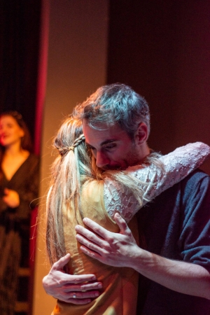 &Nu;ύ&chi;&tau;&epsilon;&sigmaf; &alpha;&pi;ό &tau;&omicron;&upsilon;&sigmaf; Apparatus- &beta;&alpha;&sigma;&iota;&sigma;&mu;έ&nu;&omicron; &sigma;&tau;&iota;&sigmaf; &laquo;&Lambda;&epsilon;&upsilon;&kappa;έ&sigmaf; &Nu;ύ&chi;&tau;&epsilon;&sigmaf;&raquo; &tau;&omicron;&upsilon; &Phi;. &Mu;. &Nu;&tau;&omicron;&sigma;&tau;&omicron;&gamma;&iota;έ&phi;&sigma;&kappa;&iota;