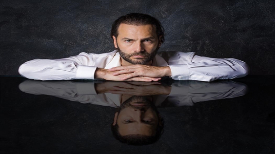 &Omicron; &pi;&rho;&omega;&tau;&alpha;&gamma;&omega;&nu;&iota;&sigma;&tau;ή&sigmaf; &tau;&eta;&sigmaf; &pi;&alpha;&rho;ά&sigma;&tau;&alpha;&sigma;&eta;&sigmaf; "&Delta;ό&kappa;&tau;&omega;&rho; &Gamma;&kappa;&lambda;&alpha;&sigmaf;", &Pi;&alpha;&nu;&alpha;&gamma;&iota;ώ&tau;&eta;&sigmaf; &Mu;&pi;&omicron;&upsilon;&gamma;&iota;&omicron;ύ&rho;&eta;&sigmaf;, &mu;&iota;&lambda;ά&epsilon;&iota; &sigma;&tau;&omicron; '&theta;&epsilon;&alpha;&tau;&rho;&omicron;.gr'