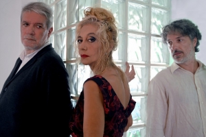 &laquo;&Omicron;&iota; &Delta;&alpha;&nu;&epsilon;&iota;&sigma;&tau;έ&sigmaf;&raquo; &tau;&omicron;&upsilon; &Sigma;&tau;&rho;ί&nu;&tau;&mu;&pi;&epsilon;&rho;&gamma;&kappa;, &sigma;&epsilon; &sigma;&kappa;&eta;&nu;&omicron;&theta;&epsilon;&sigma;ί&alpha; &tau;&omicron;&upsilon; &Alpha;.&Tau;&rho;&omicron;&upsilon;&pi;ά&kappa;&eta; έ&rho;&chi;&epsilon;&tau;&alpha;&iota; &sigma;&tau;&omicron; &Epsilon;&Lambda;&Epsilon;&Rho;