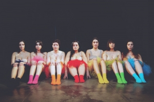 &Epsilon;ί&delta;&alpha;&mu;&epsilon; &sigma;&tau;&omicron; Faust &alpha;&pi;ό&nbsp;&tau;&eta;&nu; &omicron;&mu;ά&delta;&alpha; "Seven sisters'' &tau;&eta;&nu; &pi;&alpha;&rho;ά&sigma;&tau;&alpha;&sigma;&eta; "&Tau;&omicron; &Mu;&alpha;&rho;ά&kappa;&iota; έ&kappa;&lambda;&alpha;&sigma;&epsilon;".