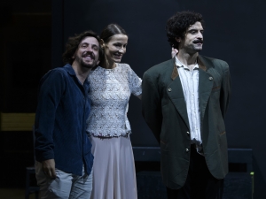 &laquo;&Tau;&rho;ί&tau;&omicron; &Sigma;&tau;&epsilon;&phi;ά&nu;&iota;&raquo; - &Theta;&Epsilon;&Alpha;&Tau;&Rho;&Omicron; &Tau;&Epsilon;&Chi;&Nu;&Eta;&Sigma; - &Phi;&Rho;&Upsilon;&Nu;&Iota;&Chi;&Omicron;&Upsilon;