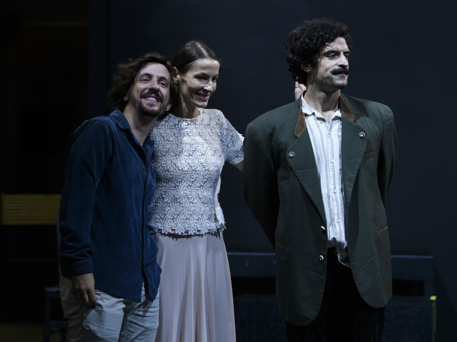 &laquo;&Tau;&rho;ί&tau;&omicron; &Sigma;&tau;&epsilon;&phi;ά&nu;&iota;&raquo; - &Theta;&Epsilon;&Alpha;&Tau;&Rho;&Omicron; &Tau;&Epsilon;&Chi;&Nu;&Eta;&Sigma; - &Phi;&Rho;&Upsilon;&Nu;&Iota;&Chi;&Omicron;&Upsilon;