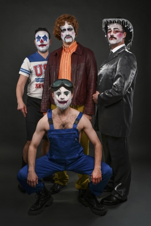 &Pi;&tau;ή&sigma;&eta;  /  &Kappa;ό&sigma;&omicron;&beta;&omicron; &tau;&omicron;&upsilon; &Gamma;&iota;&epsilon;&tau;ό&nu; &Nu;&epsilon;&zeta;ί&rho;&alpha;ϊ &sigma;&epsilon; &sigma;&kappa;&eta;&nu;&omicron;&theta;&epsilon;&sigma;ί&alpha;  Έ&nu;&kappa;&epsilon; &Phi;&epsilon;&zeta;&omicron;&lambda;&lambda;ά&rho;&iota; &alpha;&pi;ό &tau;&iota;&sigmaf; 3 &Mu;&alpha;ΐ&omicron;&upsilon; &sigma;&tau;&omicron; &Theta;έ&alpha;&tau;&rho;&omicron; Nous Creative Space