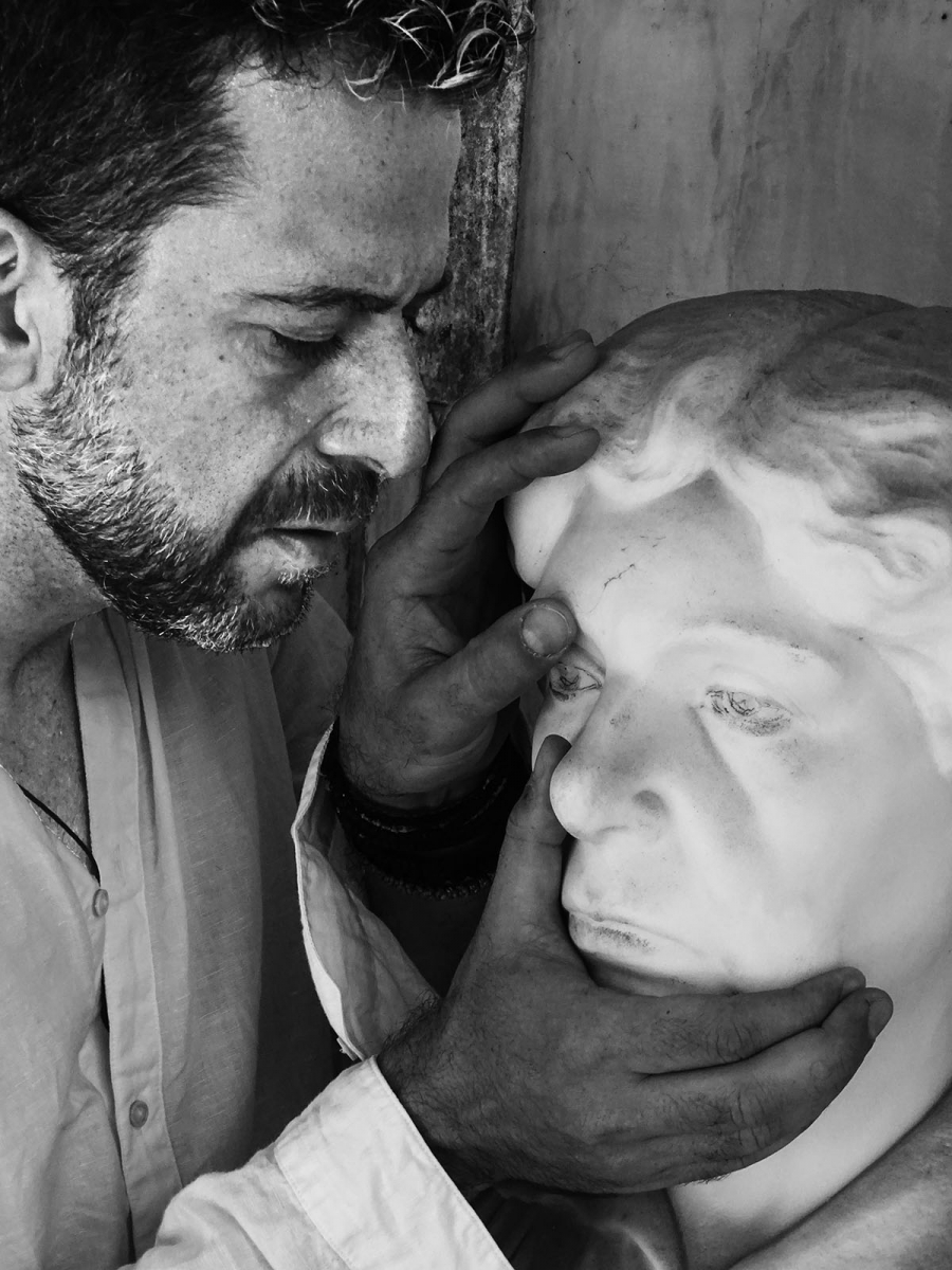 &Theta;&rho;&iota;&alpha;&mu;&beta;&epsilon;&upsilon;&tau;&iota;&kappa;ή &pi;&rho;&epsilon;&mu;&iota;έ&rho;&alpha;, &mu;&epsilon; &iota;&delta;&iota;&alpha;ί&tau;&epsilon;&rho;&alpha; &mu;&epsilon;&gamma;ά&lambda;&eta; &sigma;&upsilon;&gamma;&kappa;ί&nu;&eta;&sigma;&eta;, &sigma;&tau;&omicron; &sigma;&pi;ί&tau;&iota; &tau;&omicron;&upsilon; &Gamma;&iota;&alpha;&nu;&nu;&omicron;ύ&lambda;&eta; &Chi;&alpha;&lambda;&epsilon;&pi;ά &sigma;&tau;&omicron; &iota;&epsilon;&rho;ό &nu;&eta;&sigma;ί &tau;&eta;&sigmaf; &Pi;&alpha;&nu;&alpha;&gamma;ί&alpha;&sigmaf; &tau;&eta;&sigmaf; &Tau;ή&nu;&omicron;&upsilon;...