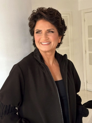 Ά&lambda;&kappa;&eta;&sigma;&tau;&iota;&sigmaf; &Pi;&rho;&omega;&tau;&omicron;&psi;ά&lambda;&tau;&eta;  &laquo;&Tau;&alpha; &tau;&rho;&alpha;&gamma;&omicron;ύ&delta;&iota;&alpha; &tau;&omega;&nu; ά&lambda;&lambda;&omega;&nu; &pi;&omicron;&upsilon; &alpha;&gamma;ά&pi;&eta;&sigma;&alpha;&raquo;