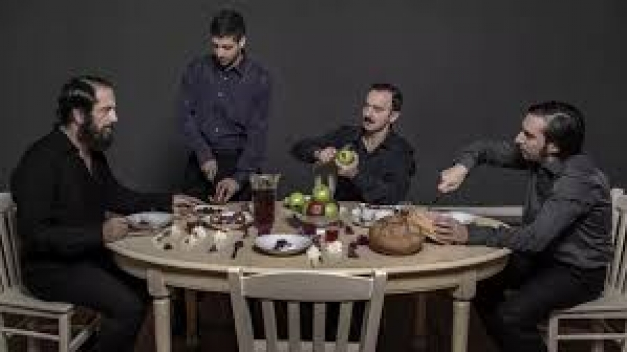 "&Kappa;&alpha;&lambda;ά, &epsilon;&sigma;ύ &sigma;&kappa;&omicron;&tau;ώ&theta;&eta;&kappa;&epsilon;&sigmaf; &nu;&omega;&rho;ί&sigmaf;" &tau;&omicron;&upsilon; &Chi;. &Mu;ί&sigma;&sigma;&iota;&omicron;&upsilon; &sigma;&tau;&omicron; &Sigma;ύ&gamma;&chi;&rho;&omicron;&nu;&omicron; &Theta;έ&alpha;&tau;&rho;&omicron;