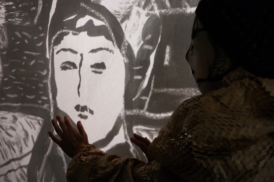 "&Sigma;&tau;&eta; &sigma;&kappa;&iota;ά &tau;&omicron;&upsilon; &Lambda;&omicron;ύ&sigma;&iota;&alpha;" &tau;&omicron;&upsilon; &Nu;ί&kappa;&omicron;&upsilon; &Chi;&omicron;&upsilon;&lambda;&iota;&alpha;&rho;ά &sigma;&tau;&omicron; &Theta;έ&alpha;&tau;&rho;&omicron; &Theta;&eta;&sigma;&epsilon;ί&omicron;&nu;