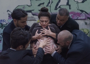 &Mu;&alpha;&iota;&epsilon;&upsilon;&tau;ή&rho;&iota;&omicron; | &Tau;&omicron; &alpha;&iota;&rho;&epsilon;&tau;&iota;&kappa;ό έ&rho;&gamma;&omicron; &tau;&omicron;&upsilon; &Theta;&alpha;&nu;ά&sigma;&eta; &Tau;&rho;&iota;&alpha;&rho;ί&delta;&eta; &epsilon;&pi;&iota;&sigma;&tau;&rho;έ&phi;&epsilon;&iota; &sigma;&tau;&omicron; &Theta;έ&alpha;&tau;&rho;&omicron; &Tau; &sigma;&epsilon; &sigma;&kappa;&eta;&nu;&omicron;&theta;&epsilon;&sigma;ί&alpha; &tau;&omicron;&upsilon; &Sigma;&tau;έ&lambda;&iota;&omicron;&upsilon; &Beta;&rho;&alpha;&chi;&nu;ή