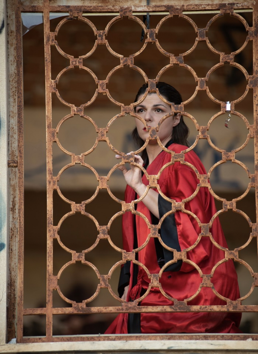 &Tau;&Omicron; &Mu;&Pi;&Omicron;&Rho;&Nu;&Tau;&Epsilon;&Lambda;&Omicron; &Tau;&Eta;&Sigma; &Mu;&Alpha;&Nu;&Tau;&Alpha;&Mu; &Rho;&Omicron;&Zeta;&Alpha;&Sigma; &Mu;&epsilon;&tau;&alpha;&kappa;&omicron;&mu;ί&zeta;&epsilon;&iota; &sigma;&tau;&omicron; &lsquo;&rsquo; &theta;έ&alpha;&tau;&rho;&omicron; 104 &lsquo;&rsquo;