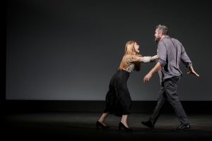 &laquo;&Psi;&eta;&lambda;ά &alpha;&pi;&rsquo; &tau;&eta; &Gamma;έ&phi;&upsilon;&rho;&alpha;&raquo; &tau;&omicron;&upsilon; Ά&rho;&theta;&omicron;&upsilon;&rho; &Mu;ί&lambda;&epsilon;&rho; &sigma;&tau;&omicron; &Theta;έ&alpha;&tau;&rho;&omicron; &Beta;&epsilon;ά&kappa;&eta;