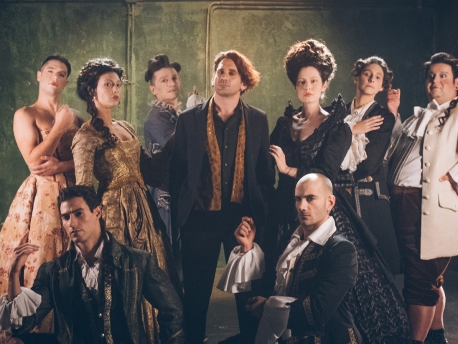 &Epsilon;ί&delta;&alpha;&mu;&epsilon; &tau;&omicron;&nu; &Mu;&iota;&sigma;ά&nu;&theta;&rho;&omega;&pi;&omicron; &sigma;&tau;&omicron; &theta;έ&alpha;&tau;&rho;&omicron; &Epsilon;&mu;&pi;&omicron;&rho;&iota;&kappa;ό&nu;.