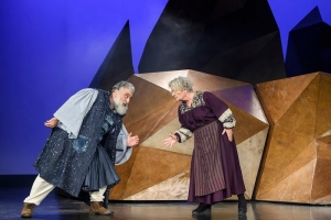 &Epsilon;ί&delta;&alpha;&mu;&epsilon; &tau;&omicron;&nu; &Alpha;&gamma;&alpha;&pi;&eta;&tau;&iota;&kappa;ό &tau;&eta;&sigmaf; &beta;&omicron;&sigma;&kappa;&omicron;&pi;&omicron;ύ&lambda;&alpha;&sigmaf; &sigma;&epsilon; &sigma;&kappa;&eta;&nu;&omicron;&theta;&epsilon;&sigma;ί&alpha; &Gamma;&iota;ά&nu;&nu;&eta; &Kappa;&alpha;&lambda;&alpha;&beta;&rho;&iota;&alpha;&nu;&omicron;ύ &sigma;&tau;&omicron; &theta;έ&alpha;&tau;&rho;&omicron; &Alpha;&kappa;&rho;&omicron;&pi;ό&lambda;