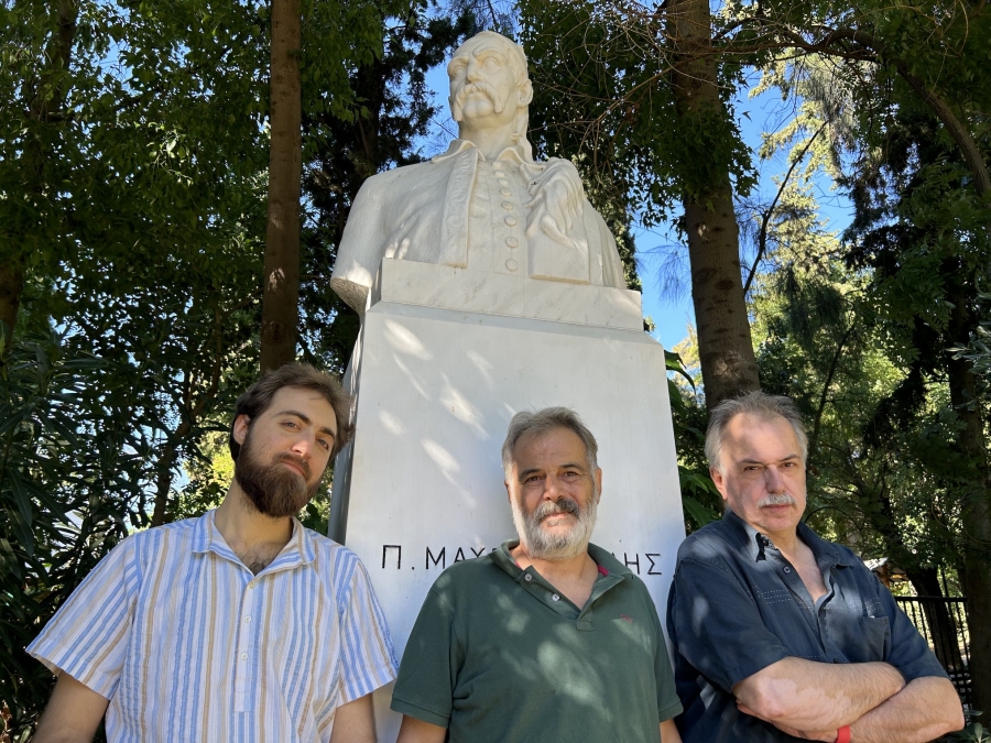 &laquo;&Omicron; &Pi;&epsilon;&tau;&rho;ό&mu;&pi;&epsilon;&eta;&sigmaf; &Mu;&alpha;&upsilon;&rho;&omicron;&mu;&iota;&chi;ά&lambda;&eta;&sigmaf; &kappa;&alpha;&iota; &tau;&omicron; &phi;ά&sigma;&mu;&alpha; &tau;&omega;&nu; &phi;&alpha;&tau;&rho;&iota;ώ&nu;&raquo; &Tau;&omicron;&upsilon; &Pi;&alpha;&nu;&tau;&epsilon;&lambda;ή &Mu;&pi;&omicron;&upsilon;&kappa;ά&lambda;&alpha;