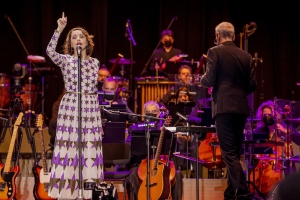 LUZ CASAL &Sigma;&Tau;&Iota;&Sigma; 11 &Kappa;&Alpha;&Iota; 12 &Mu;&Alpha;&Rho;&Tau;&Iota;&Omicron;&Upsilon; &Sigma;&Tau;&Omicron; CHRISTMAS THEATER