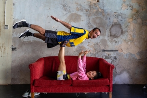 &Epsilon;ί&delta;&alpha;&mu;&epsilon; &tau;&eta;&nu; &pi;&alpha;&rho;ά&sigma;&tau;&alpha;&sigma;&eta; &pi;&alpha;&iota;&delta;&iota;&kappa;&omicron;ύ &theta;&epsilon;ά&tau;&rho;&omicron;&upsilon; "&Epsilon;ί&mu;&alpha;&sigma;&tau;&epsilon; &Pi;ά&tau;&sigma;&iota;" &sigma;&tau;&omicron; &Sigma;ύ&gamma;&chi;&rho;&omicron;&nu;&omicron; &Theta;έ&alpha;&tau;&rho;&omicron;