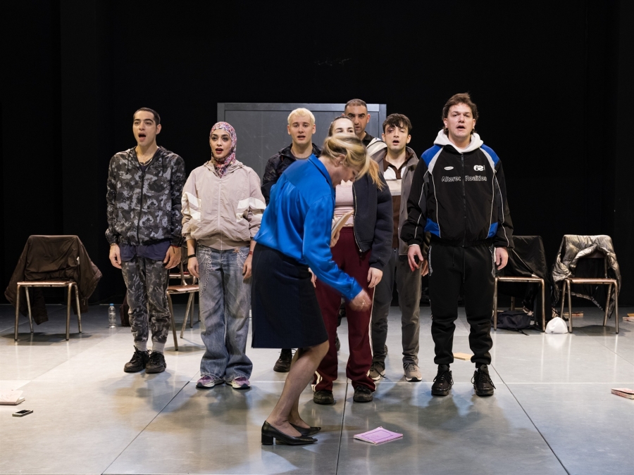 &Epsilon;ί&delta;&alpha;&mu;&epsilon; &tau;&eta;&nu; &pi;&alpha;&rho;ά&sigma;&tau;&alpha;&sigma;&eta; &laquo;&Eta; &mu;έ&rho;&alpha; &tau;&eta;&sigmaf; &phi;&omicron;ύ&sigma;&tau;&alpha;&sigmaf;&raquo; | &Theta;έ&alpha;&tau;&rho;&omicron; &Delta;ί&pi;&upsilon;&lambda;&omicron;&nu;