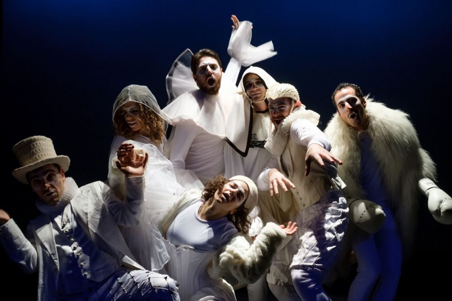 &Epsilon;ί&delta;&alpha;&mu;&epsilon; &tau;&eta;&nu; &pi;&alpha;&iota;&delta;&iota;&kappa;ή &pi;&alpha;&rho;ά&sigma;&tau;&alpha;&sigma;&eta; &ldquo;&Omicron; &mu;&alpha;&gamma;&iota;&kappa;ό&sigmaf; &kappa;ύ&kappa;&lambda;&omicron;&sigmaf; ή &eta; &omega;&rho;&alpha;&iota;ό&tau;&epsilon;&rho;&eta; &iota;&sigma;&tau;&omicron;&rho;ί&alpha; &tau;&omicron;&upsilon; &kappa;ό&sigma;&mu;&omicron;&upsilon; &kappa;&alpha;&iota; ά&lambda;&lambda;&alpha; &tau;έ&tau;&omicron;&iota;&alpha; &pi;&alpha;&rho;&alpha;&mu;ύ&theta;&iota;&alpha;&rdquo; &tau;&omicron;&upsilon; &Theta;. &Mu;&omicron;&sigma;&chi;ό&pi;&omicron;&upsilon;&lambda;&omicron;&upsilon; &sigma;&tau;&omicron; &theta;έ&alpha;&tau;&rho;&omicron; &Pi;ό&rho;&tau;&alpha;