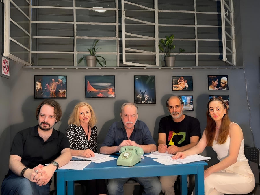 STUDIO &Mu;&Alpha;&Upsilon;&Rho;&Omicron;&Mu;&Iota;&Chi;&Alpha;&Lambda;&Eta; - &laquo;&Mu;&Iota;&Alpha; &Mu;&Iota;&Kappa;&Rho;&Eta; &Pi;&Alpha;&Rho;&Eta;&Gamma;&Omicron;&Rho;&Iota;&Alpha;&raquo; &Alpha;&Pi;&Omicron; &Tau;&Iota;&Sigma; 12 &Delta;&Epsilon;&Kappa;&Epsilon;&Mu;&Beta;&Rho;&Iota;&Omicron;&Upsilon;