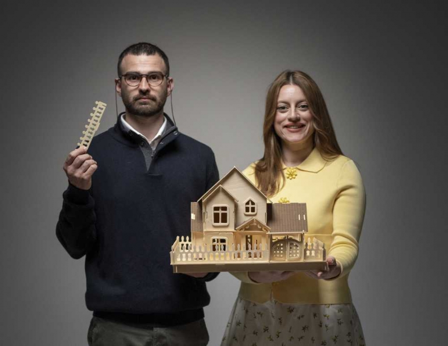 &Epsilon;ί&delta;&alpha;&mu;&epsilon; &tau;&alpha; &Lambda;&alpha;&mu;&pi;&rho;ά &Pi;&alpha;&rho;ά&sigma;&iota;&tau;&alpha; &sigma;&tau;&omicron; &theta;έ&alpha;&tau;&rho;&omicron; &Pi;&lambda;ύ&phi;&alpha;