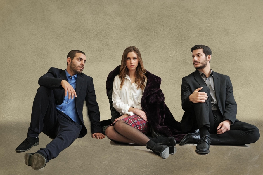 H &Mu;&alpha;&nu;&tau;ό&nu;&alpha; &mu;&epsilon; &tau;&omicron; &gamma;&omicron;ύ&nu;&iota;&nu;&omicron; &pi;&alpha;&lambda;&tau;ό &sigma;&tau;&omicron; Alhambra Art Theatre &sigma;&tau;&iota;&sigmaf; 13 &Phi;&epsilon;&beta;&rho;&omicron;&upsilon;&alpha;&rho;ί&omicron;&upsilon;