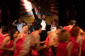 &Epsilon;ί&delta;&alpha;&mu;&epsilon; &tau;&eta;&nu; &pi;&alpha;&rho;ά&sigma;&tau;&alpha;&sigma;&eta; &Sigma;&kappa;&omicron;&tau;ώ&nu;&omicron;&upsilon;&nu; &tau;' ά&lambda;&omicron;&gamma;&alpha; ό&tau;&alpha;&nu; &gamma;&epsilon;&rho;ά&sigma;&omicron;&upsilon;&nu; &sigma;&tau;&omicron; &theta;έ&alpha;&tau;&rho;&omicron; &Epsilon;&nu; &Alpha;&theta;ή&nu;&alpha;&iota;&sigmaf;