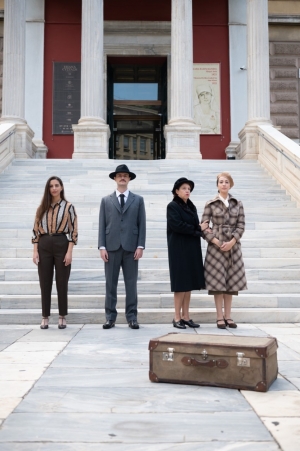 &laquo;&Eta; &Delta;ί&kappa;&eta; &tau;&omega;&nu; έ&xi;&iota;&raquo; &mu;&iota;&alpha; &iota;&sigma;&tau;&omicron;&rho;ί&alpha; - &delta;ύ&omicron; &pi;&lambda;&epsilon;&upsilon;&rho;έ&sigmaf; &tau;&eta;&sigmaf; &Delta;ή&mu;&eta;&tau;&rho;&alpha;&sigmaf; &Mu;&pi;ά&sigma;&iota;&omicron;&upsilon; │ &Gamma;&iota;&alpha; &pi;&rho;ώ&tau;&eta; &phi;&omicron;&rho;ά &sigma;&tau;&omicron; &theta;&epsilon;&alpha;&tau;&rho;&iota;&kappa;ό &sigma;&alpha;&nu;ί&delta;&iota; │ &Theta;έ&alpha;&tau;&rho;&omicron; &Alpha;&lambda;&kappa;&mu;ή&nu;&eta;.