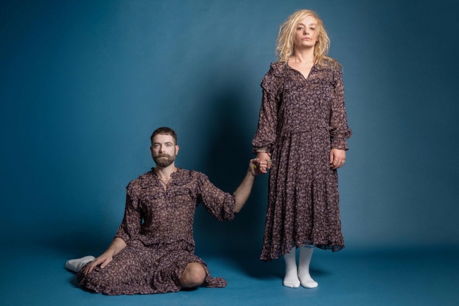 &Sigma;&epsilon; &phi;&iota;&lambda;ώ, &Pi;έ&tau;&rho;&omicron;&sigmaf; | &sigma;&epsilon; &sigma;&kappa;&eta;&nu;&omicron;&theta;&epsilon;&sigma;ί&alpha; &Beta;&alpha;&sigma;ί&lambda;&eta; &Beta;&eta;&lambda;&alpha;&rho;ά &mu;&epsilon; &tau;&eta; &Lambda;έ&nu;&alpha; &Kappa;&iota;&tau;&sigma;&omicron;&pi;&omicron;ύ&lambda;&omicron;&upsilon; | &alpha;&pi;ό 8 &Mu;&alpha;&rho;&tau;ί&omicron;&upsilon; &sigma;&tau;&omicron; &Theta;έ&alpha;&tau;&rho;&omicron; &Delta;ί&pi;&upsilon;&lambda;&omicron;&nu;