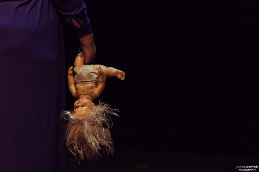 &Epsilon;ί&delta;&alpha;&mu;&epsilon; "&Tau;&omicron; &sigma;&pi;ί&tau;&iota; &mu;&epsilon; &tau;&alpha; &delta;ώ&rho;&alpha;" &sigma;&tau;&omicron; &theta;έ&alpha;&tau;&rho;&omicron; 104