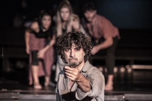 &Iota;&sigma;&tau;&omicron;&rho;ί&alpha; &epsilon;&nu;ό&sigmaf; &sigma;&kappa;ύ&lambda;&omicron;&upsilon; &pi;&omicron;&upsilon; &tau;&omicron;&nu; έ&lambda;&epsilon;&gamma;&alpha;&nu; &pi;&iota;&sigma;&tau;ό  &tau;&omicron;&upsilon; &Lambda;&omicron;ύ&iota;&sigmaf; &Sigma;&epsilon;&pi;&omicron;ύ&lambda;&beta;&epsilon;&delta;&alpha;  &sigma;&tau;&omicron; &theta;έ&alpha;&tau;&rho;&omicron; Ά&lambda;&phi;&alpha; &ndash; &Lambda;&eta;&nu;&alpha;ί&omicron;&sigmaf;-&Phi;&omega;&tau;ί&omicron;&upsilon;