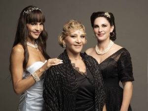 &Mu;&alpha;&rho;ί&kappa;&alpha; &mu;&epsilon; &epsilon;ί&pi;&alpha;&nu;&epsilon; &Mu;&alpha;&rho;ί&kappa;&alpha; &mu;&epsilon; &beta;&gamma;ά&lambda;&alpha;&nu;&epsilon; &sigma;&tau;&omicron; &theta;έ&alpha;&tau;&rho;&omicron; EMBASSY